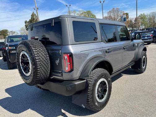 Carbonized Gray Metallic 2023 Ford Bronco