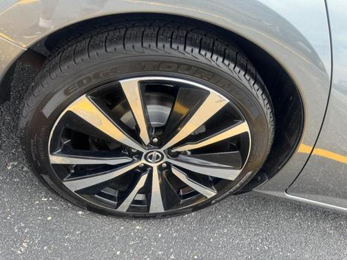 Gray Metallic 2019 Nissan Altima 2.5 SR