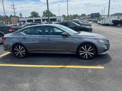 Gray Metallic 2019 Nissan Altima 2.5 SR