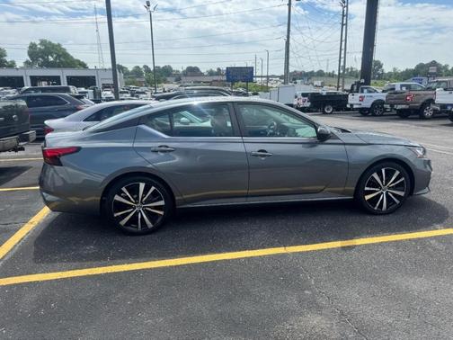 Gray Metallic 2019 Nissan Altima 2.5 SR