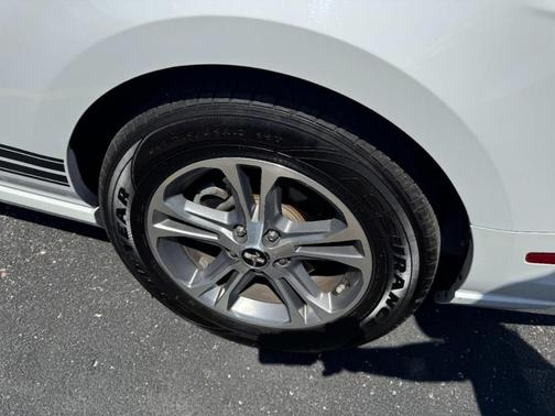 Oxford White 2014 Ford Mustang V6 Premium