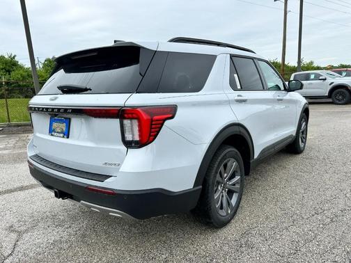 Space White Metallic 2026 Ford Explorer Active