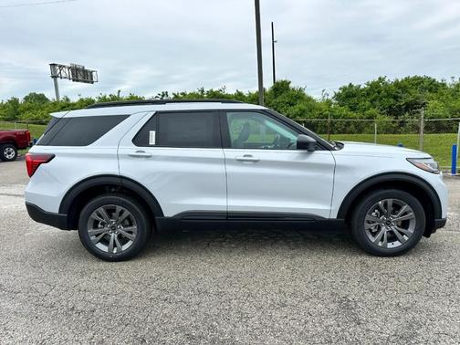 Space White Metallic 2026 Ford Explorer Active