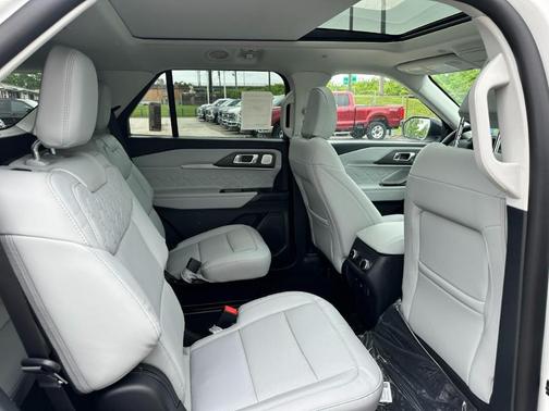 White Tri-Coat 2026 Ford Explorer Platinum