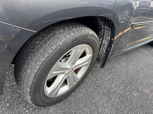 Magnetic Gray Metallic 2010 Toyota Highlander Limited