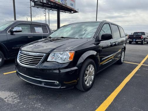 2016 Chrysler Town & Country Touring