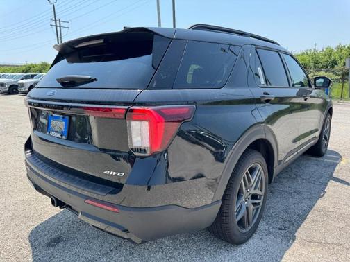 2025 Ford Explorer ST-Line 4WD