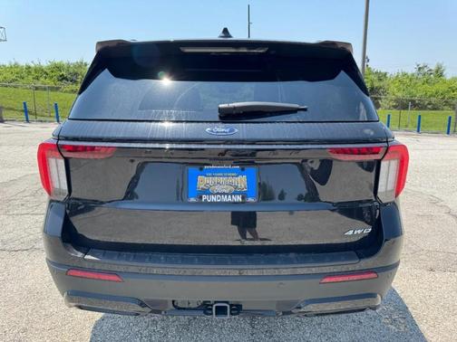 2025 Ford Explorer ST-Line 4WD