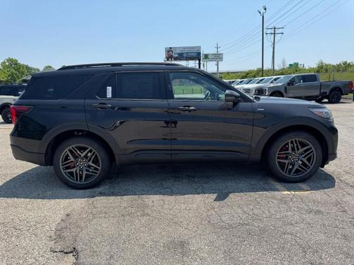 2025 Ford Explorer ST-Line 4WD