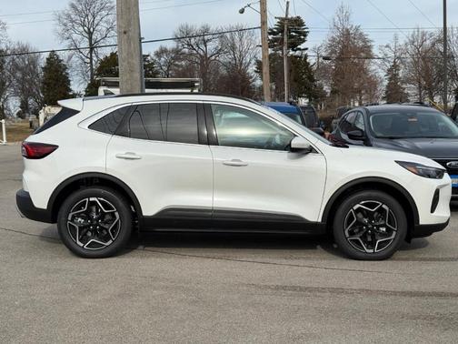 2026 Ford Escape Platinum AWD