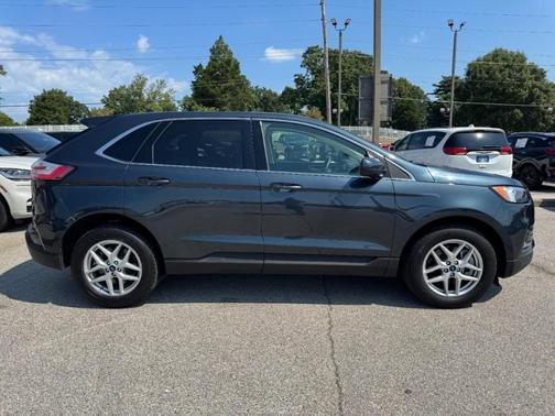 Blue Metallic 2022 Ford Edge SEL