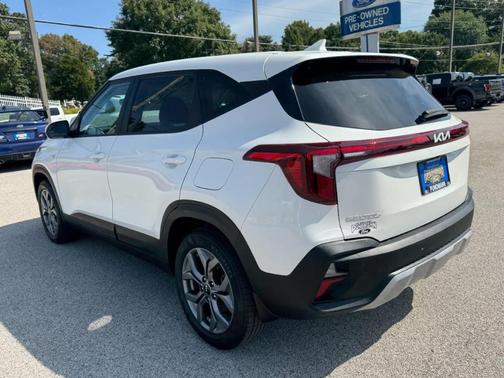 Snow White Pearl 2024 Kia Seltos LX