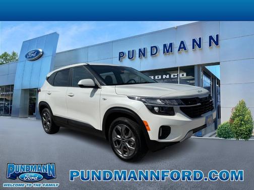 Snow White Pearl 2024 Kia Seltos LX