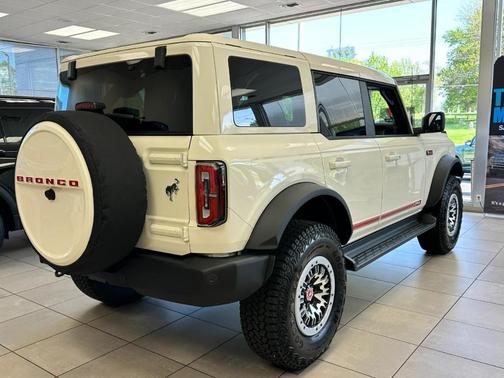 Wimbledon White 2026 Ford Bronco Outer Banks