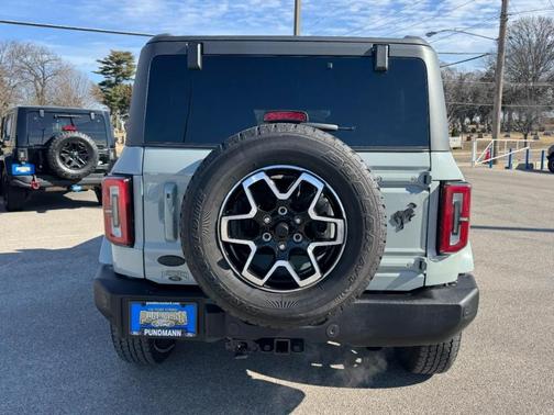 2023 Ford Bronco Outer Banks