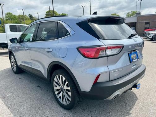 2022 Ford Escape Titanium Hybrid