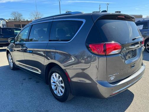 2018 Chrysler Pacifica Touring-L