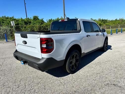 Space White Metallic 2025 Ford Maverick XLT