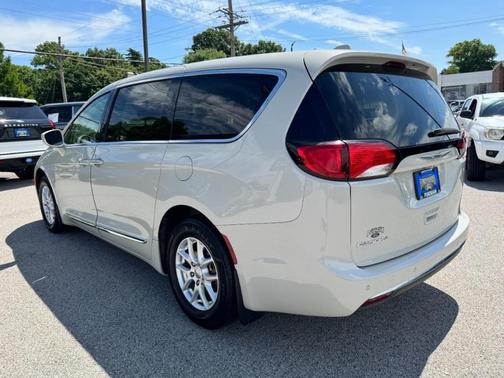 Luxury White Pearlcoat 2020 Chrysler Pacifica Touring