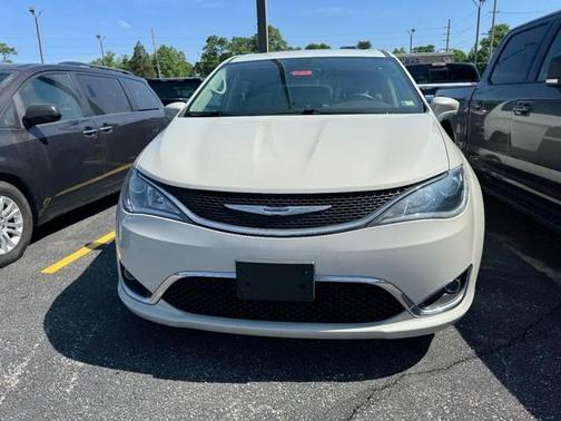 Luxury White Pearlcoat 2020 Chrysler Pacifica Touring