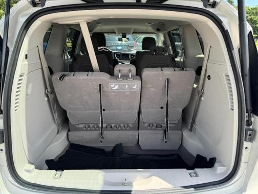 Luxury White Pearlcoat 2020 Chrysler Pacifica Touring