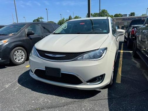 Luxury White Pearlcoat 2020 Chrysler Pacifica Touring