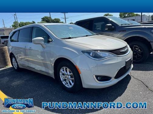Luxury White Pearlcoat 2020 Chrysler Pacifica Touring