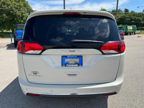 Luxury White Pearlcoat 2020 Chrysler Pacifica Touring