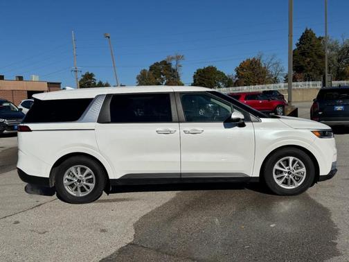 2023 Kia Carnival LX