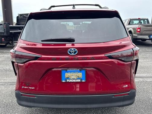 Ruby Flare Pearl 2025 Toyota Sienna LE