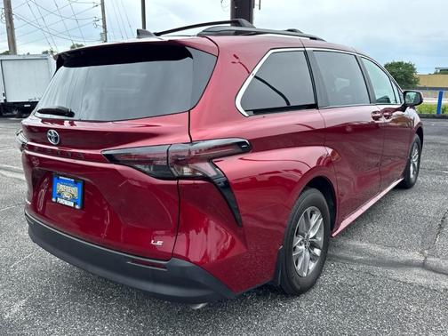 Ruby Flare Pearl 2025 Toyota Sienna LE