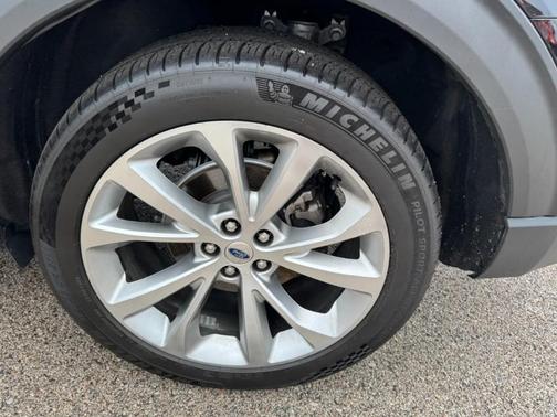 Black Metallic 2021 Ford Explorer Platinum
