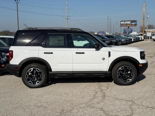 Oxford White 2026 Ford Bronco Sport Outer Banks