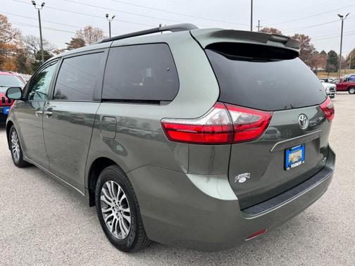 2020 Toyota Sienna XLE