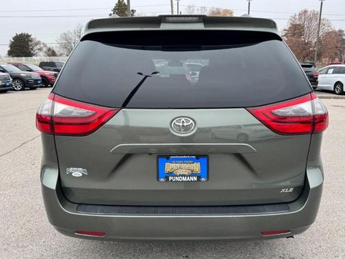 2020 Toyota Sienna XLE