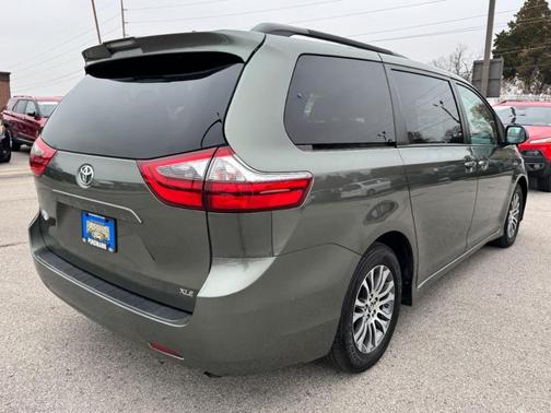 2020 Toyota Sienna XLE