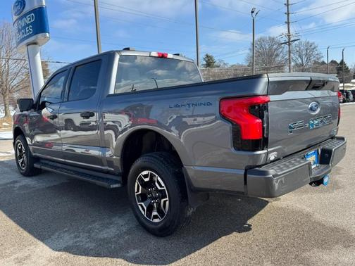 2023 Ford F-150 Lightning XLT