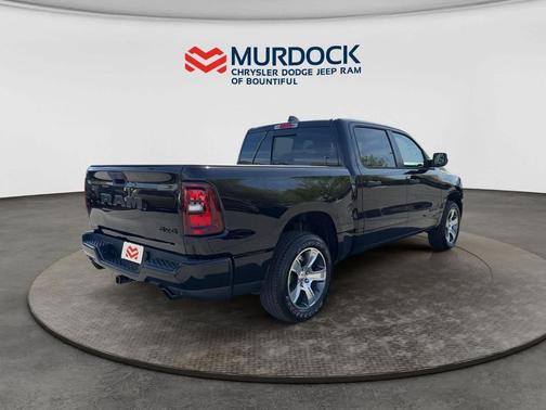 Diamond Black Crystal Pearlcoat 2026 RAM 1500 Express