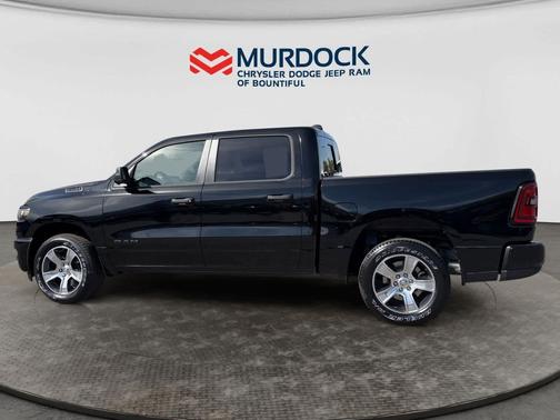 Diamond Black Crystal Pearlcoat 2026 RAM 1500 Express