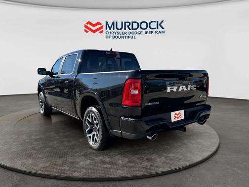 Diamond Black Crystal Pearlcoat 2026 RAM 1500 Laramie