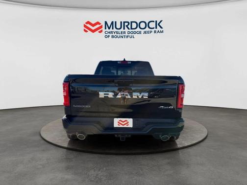 Diamond Black Crystal Pearlcoat 2026 RAM 1500 Laramie