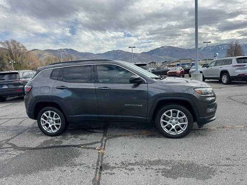 2023 Jeep Compass Latitude Lux