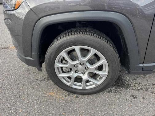 2023 Jeep Compass Latitude Lux