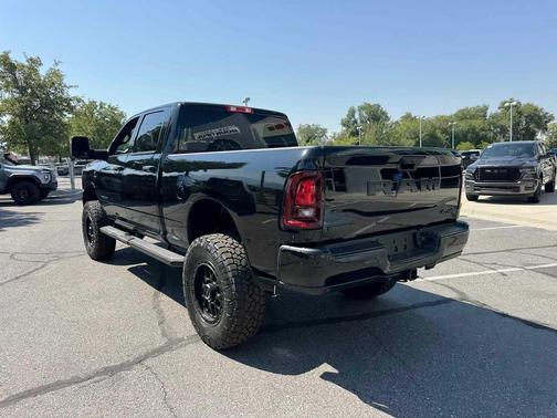 2025 RAM 2500 Big Horn Crew Cab 4x4 6'4' Box