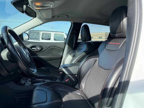 2020 Jeep Cherokee Trailhawk