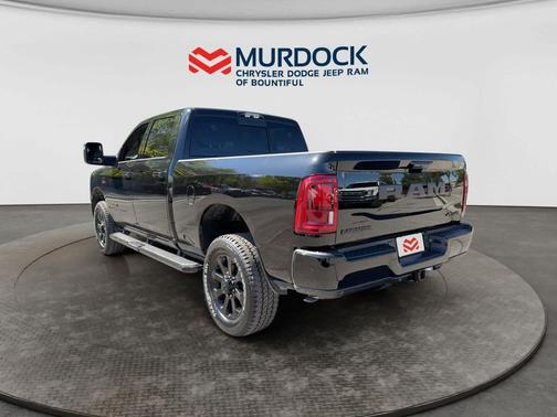 Diamond Black Crystal Pearlcoat 2026 RAM 2500 Laramie Crew Cab 4x4 6'4' Box