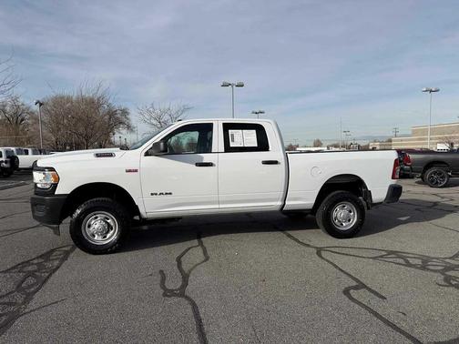 2022 RAM 2500 Tradesman Crew Cab 4x4 6'4' Box