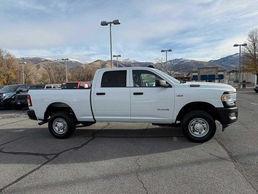 2022 RAM 2500 Tradesman Crew Cab 4x4 6'4' Box