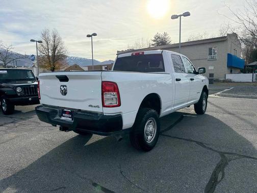 2022 RAM 2500 Tradesman Crew Cab 4x4 6'4' Box