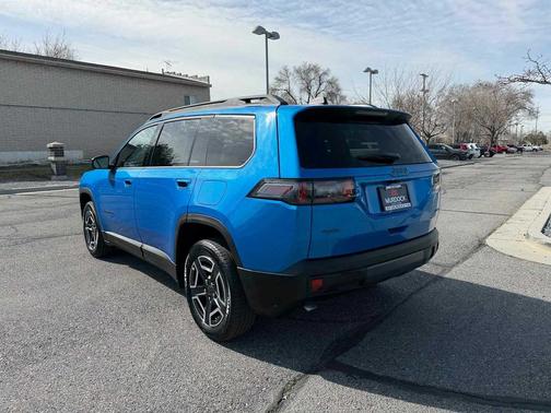 2026 Jeep Cherokee Laredo 4x4